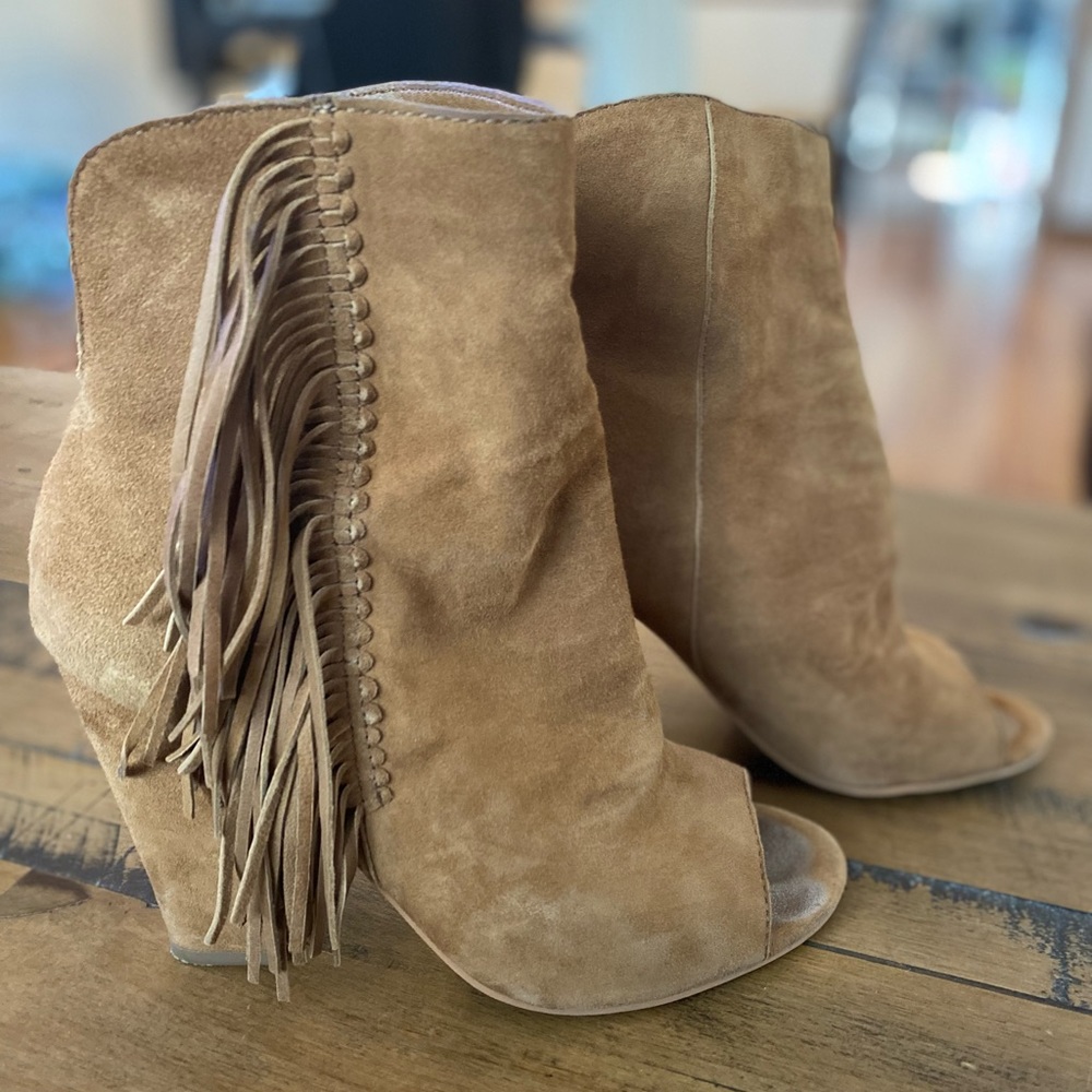 Dolce Vita Mazarine peep toe bootie. Color: dark saddle suede/cognac. Size 6.5.